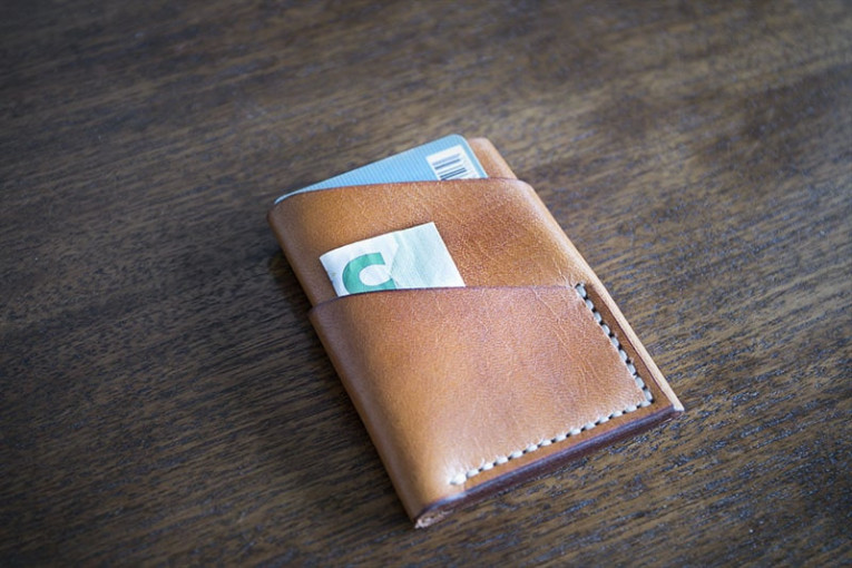 Monedero tarjetero de cuero