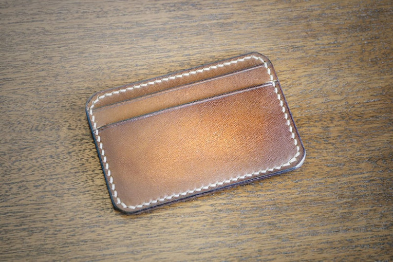 Tarjetero de cuero