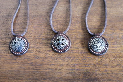 Collar de cuero modelo Ortigueira