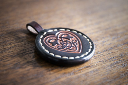 Colgante de cuero modelo Cerdido