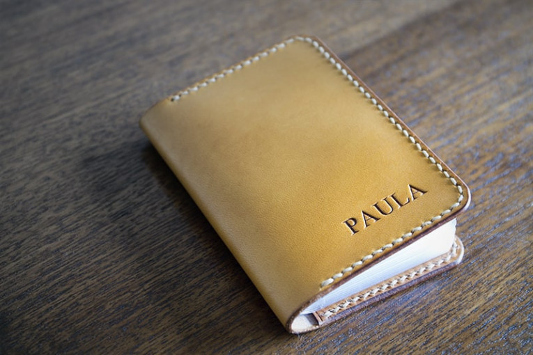 Tarjetero de cuero modelo Valdoviño