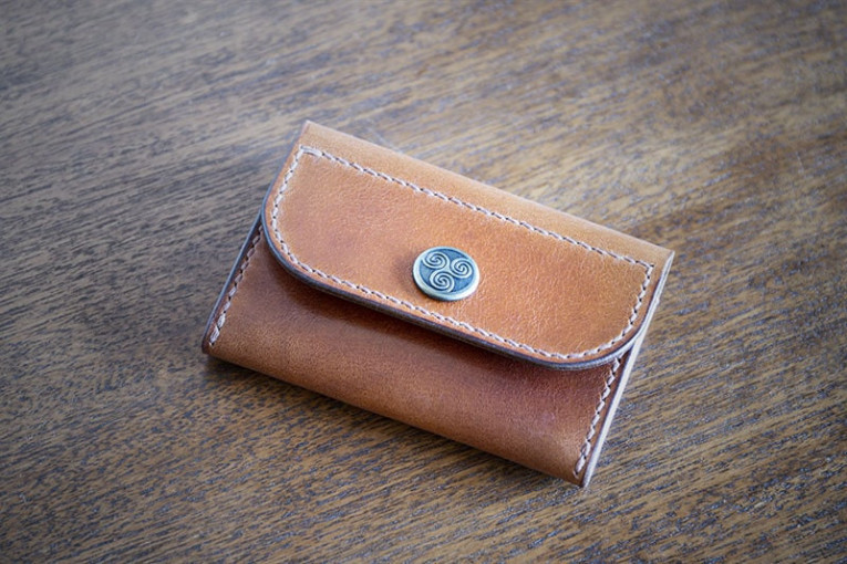 Monedero tarjetero de cuero