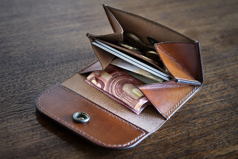 Monedero tarjetero de cuero