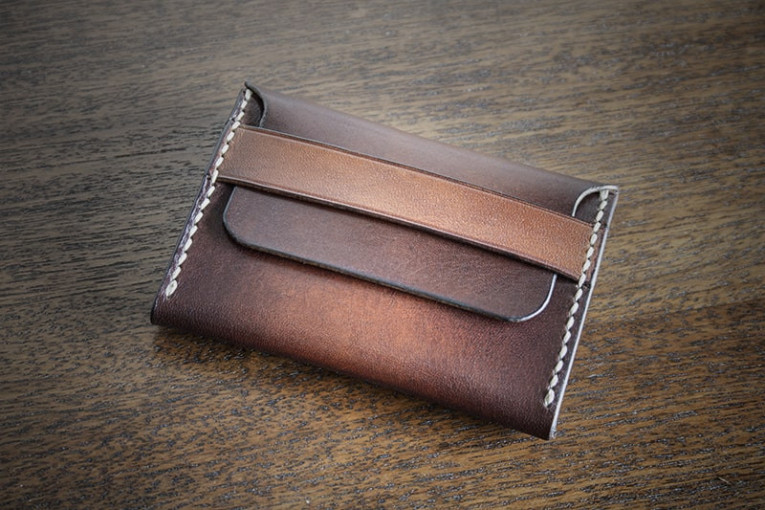 Monedero tarjetero de cuero