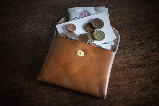 Monedero-tarjetero Guntín color camel, abierto