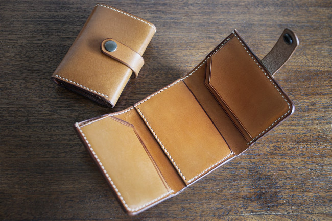 Carteras de cuero modelo Valdeorras en color camel .