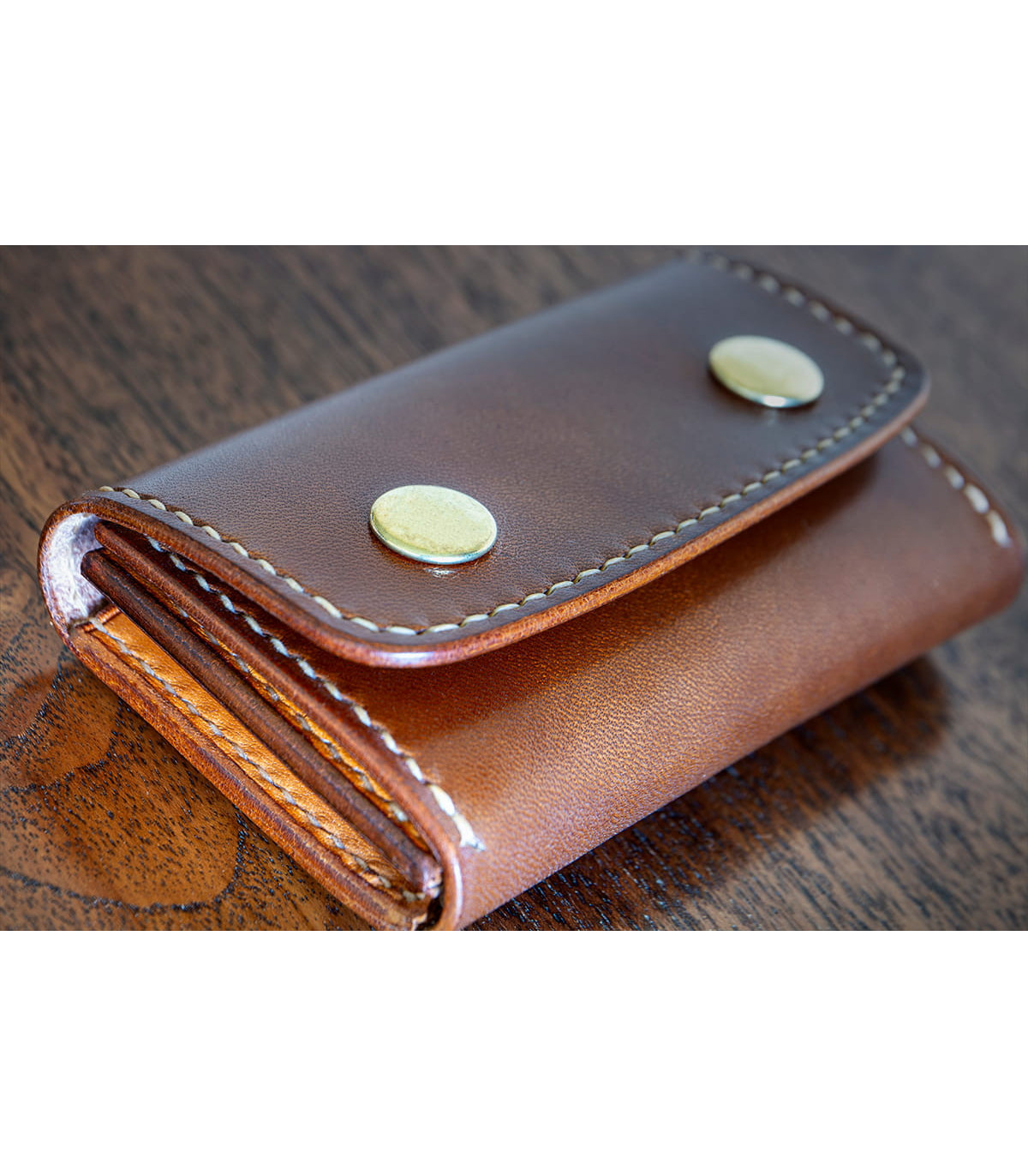 Cartera de cuero modelo Dumbría, cerrada.