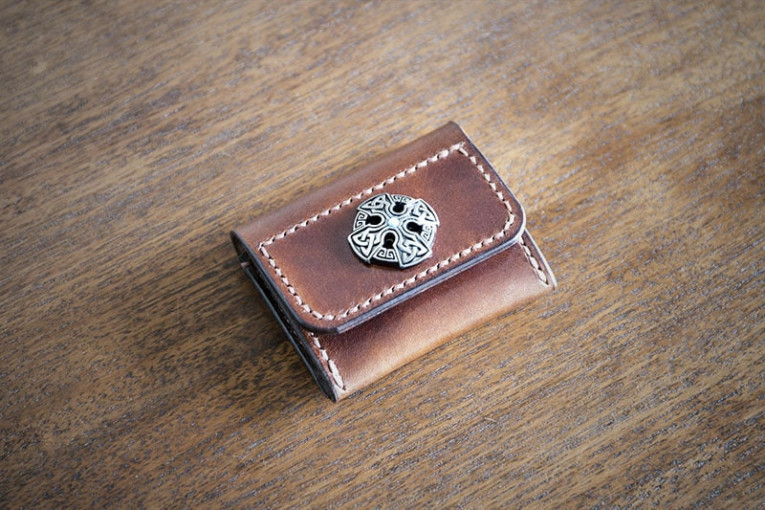 Monedero de cuero modelo Cesuras